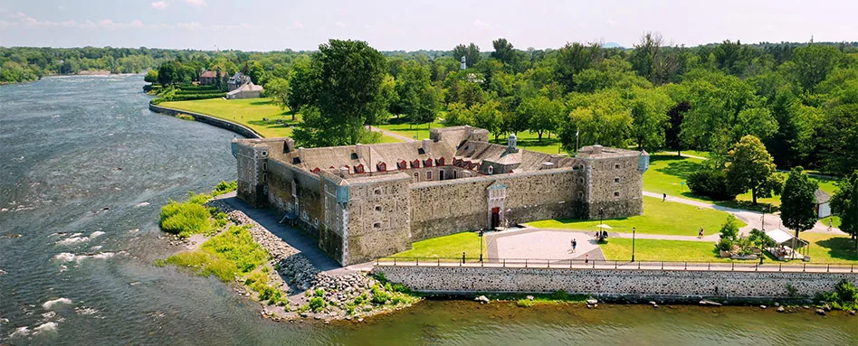 Le fort de Chambly au bord du Richelieu